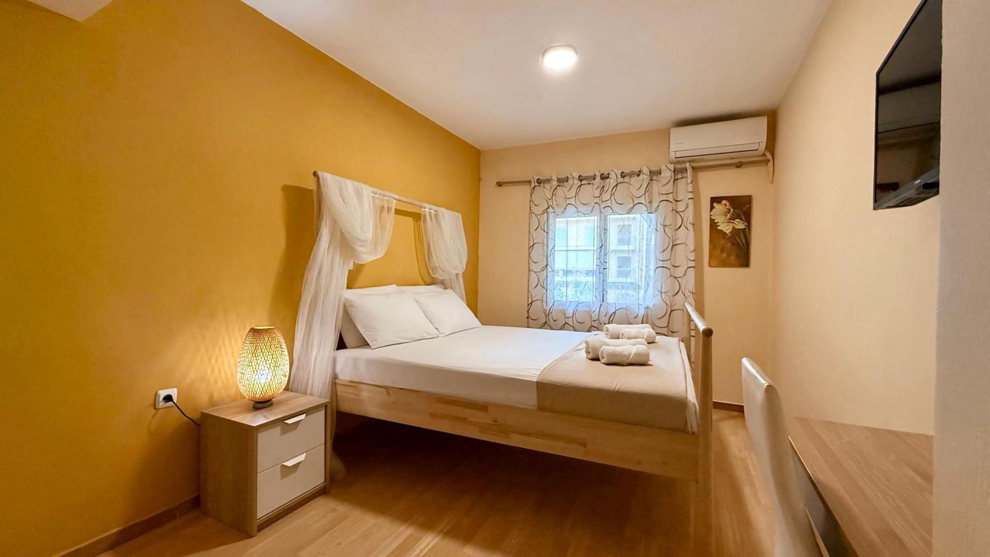 Byron Urban Apartment Каламата Экстерьер фото