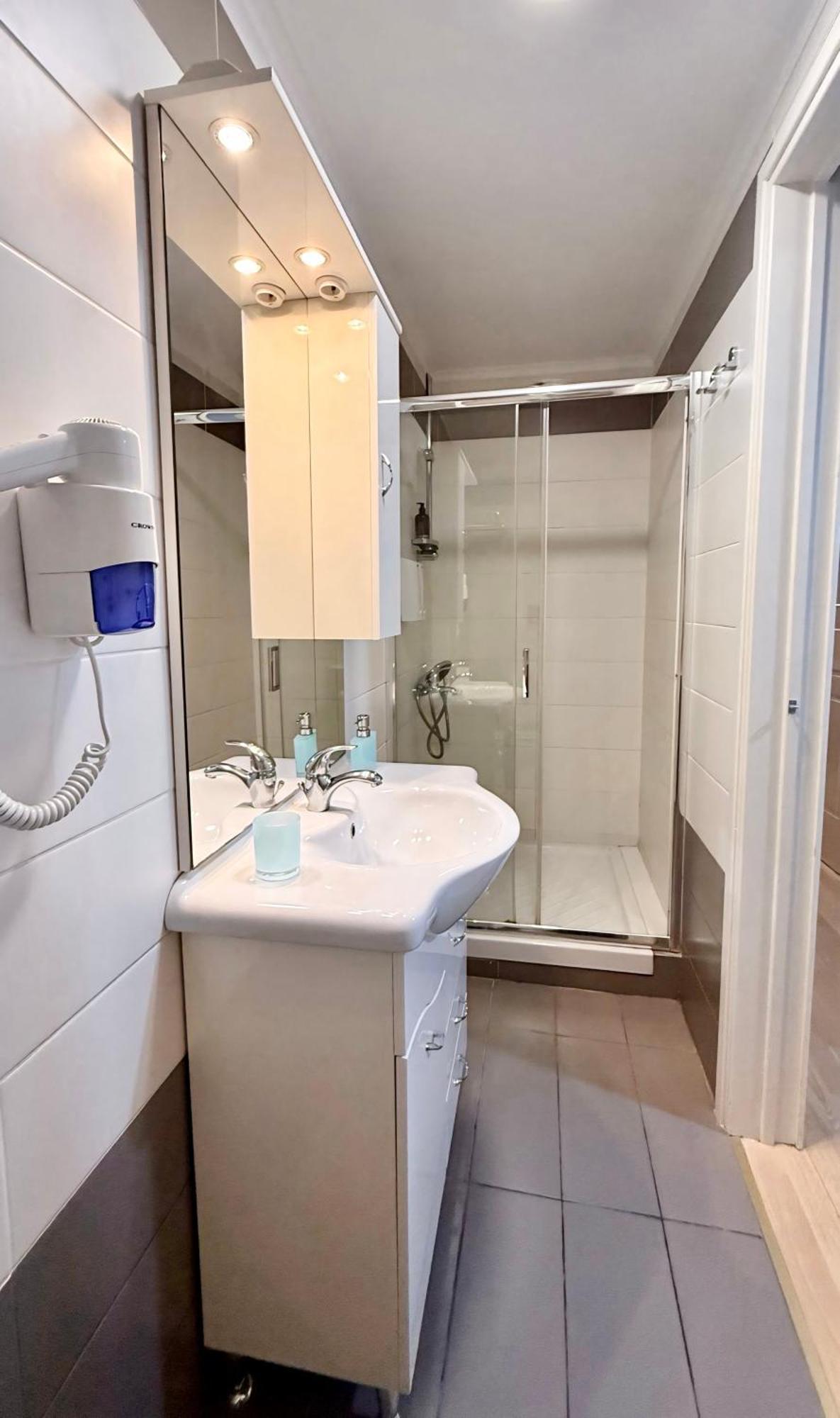 Byron Urban Apartment Каламата Экстерьер фото